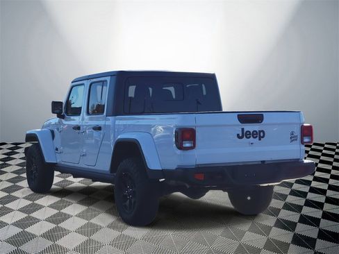 Used 2022 Jeep Gladiator Willys image 4