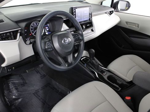 Used 2022 Toyota Corolla LE image 18