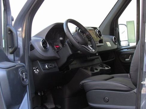 Used 2024 Mercedes-Benz Sprinter 3500 image 9