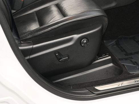 Used 2020 Jeep Grand Cherokee High Altitude image 48