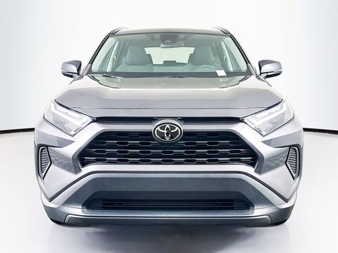 Used 2022 Toyota RAV4 XLE w/ Convenience Package image 2