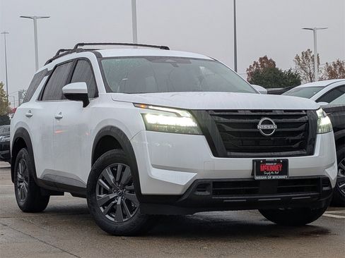 New 2025 Nissan Pathfinder SV image 2