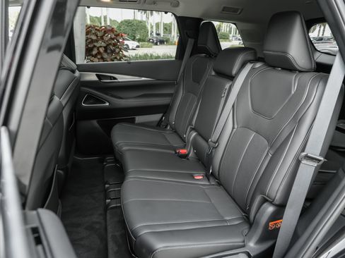 Certified 2026 INFINITI QX60 Luxe w/ Cargo Package FWD image 31