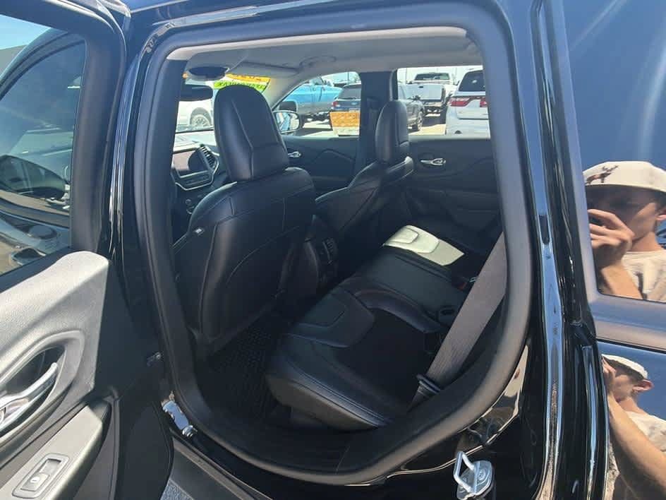 Used 2023 Jeep Cherokee Trailhawk w/ Trailer Tow Group AWD/4WD image 19