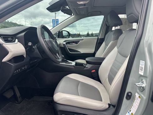 Used 2022 Toyota RAV4 XLE Premium AWD/4WD image 13
