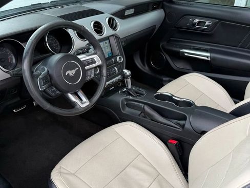 Used 2016 Ford Mustang Premium image 11