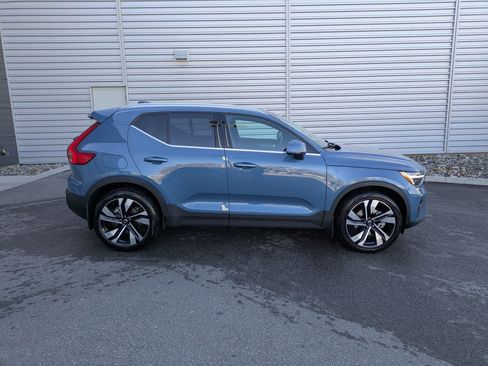 Used 2024 Volvo XC40 B5 Plus w/ Protection Package Premier image 2