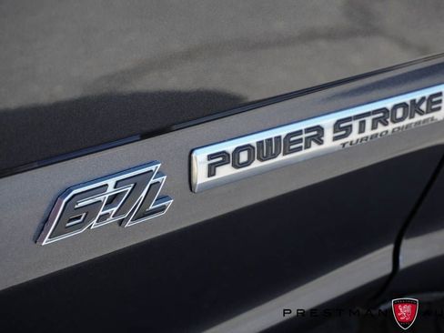 Used 2017 Ford F250 Platinum w/ Platinum Ultimate Package image 4