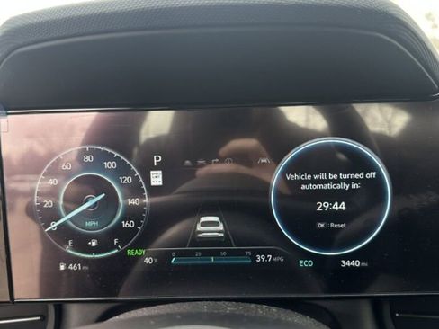 Used 2025 Hyundai Elantra SEL image 32