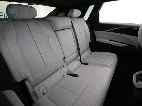 Used 2024 Cadillac Lyriq Sport RWD image 5