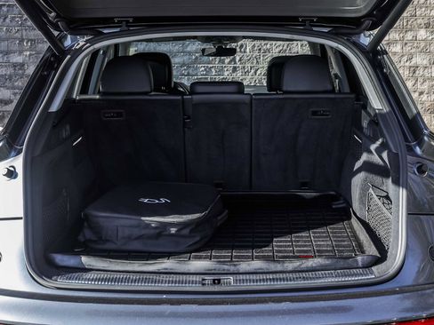 Used 2020 Audi Q5 e Prestige w/ Prestige Package image 18