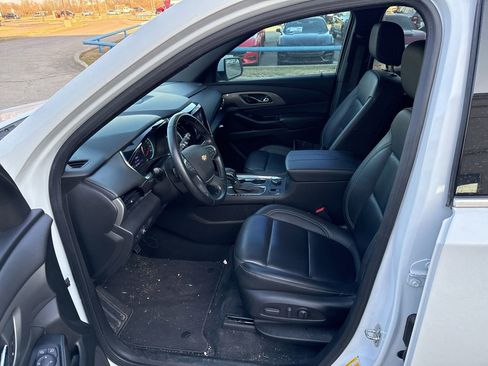 Used 2023 Chevrolet Traverse LT image 20