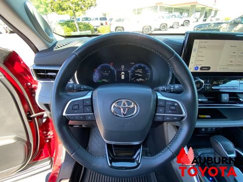 Used 2023 Toyota Highlander Platinum AWD/4WD image 39