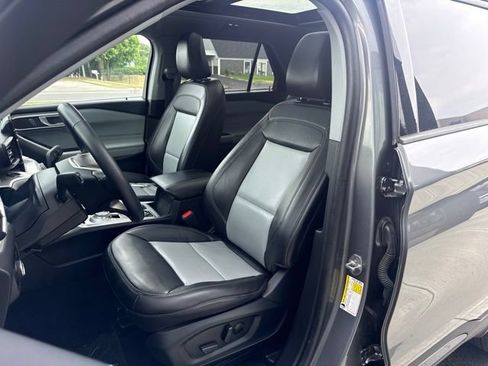 Used 2023 Ford Explorer XLT w/ Equipment Group 202A AWD/4WD image 10