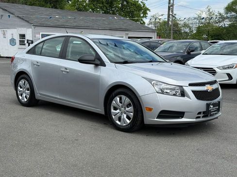 Used 2013 Chevrolet Cruze LS FWD image 12