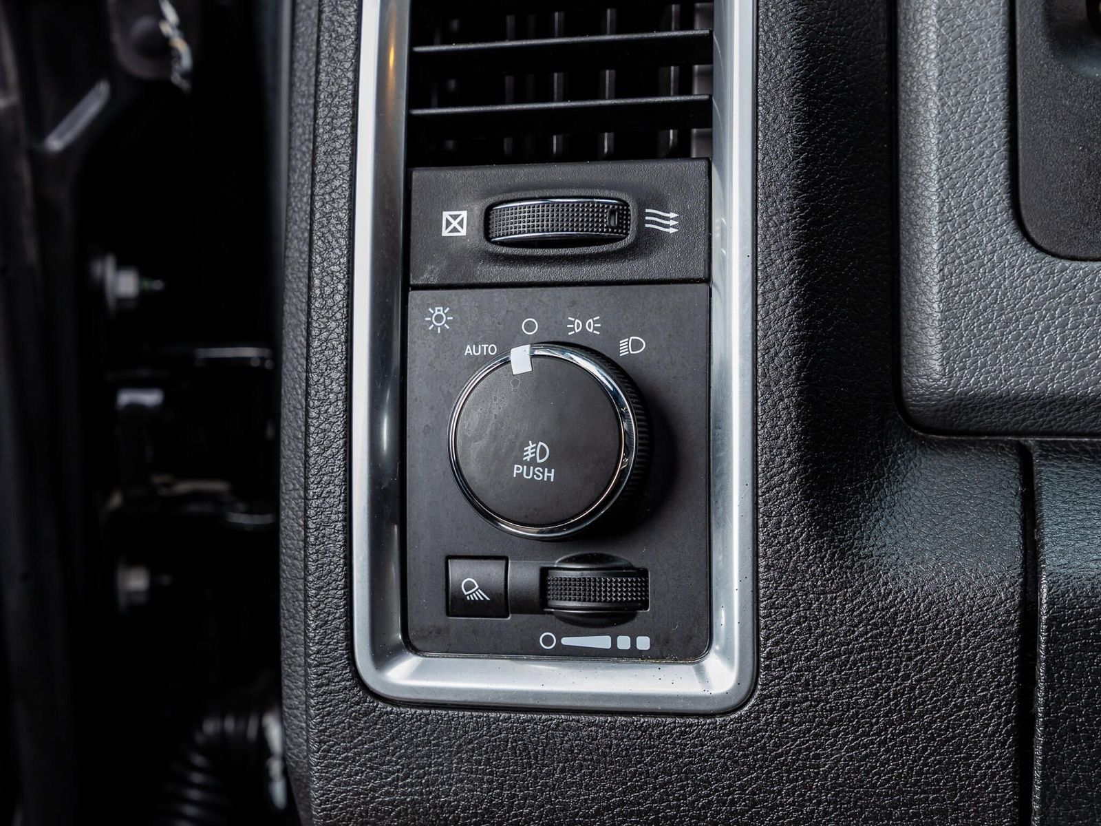 Used 2017 RAM 1500 Big Horn AWD/4WD image 18