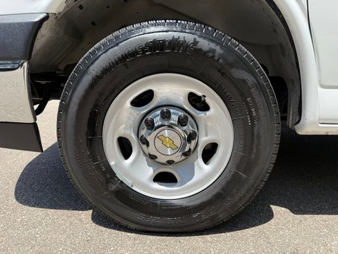 Used 2025 Chevrolet Express 3500 LT w/ LT Preferred Equipment Group RWD image 18