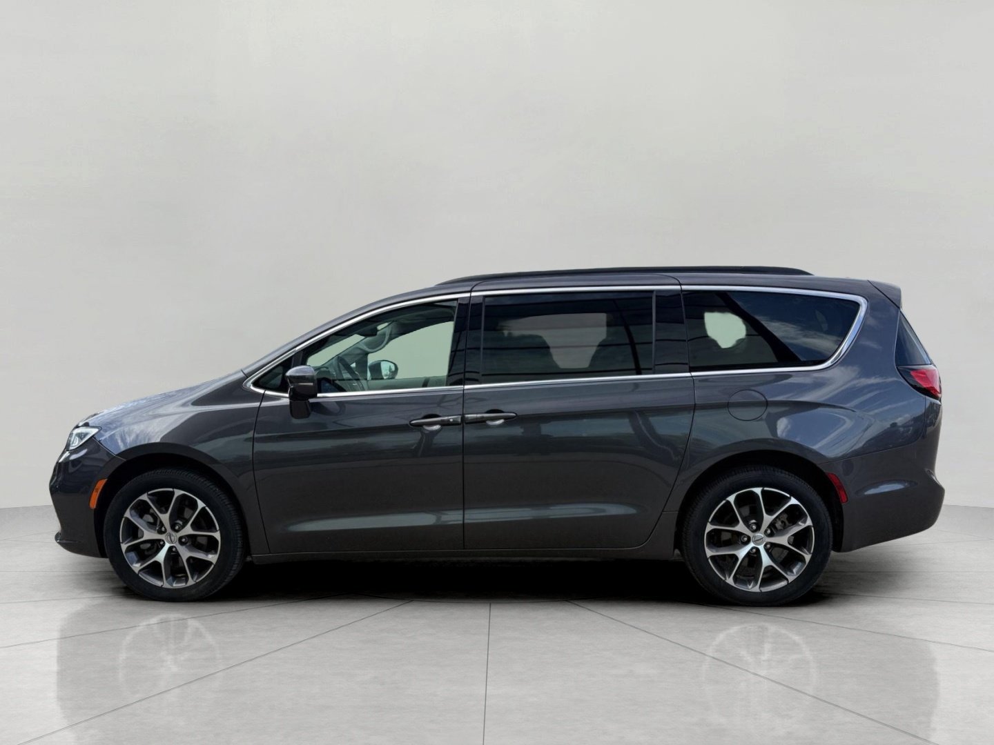 Used 2022 Chrysler Pacifica Touring-L AWD/4WD image 8