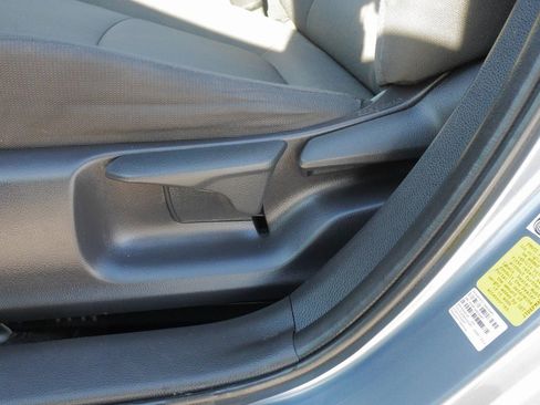 Used 2021 Toyota Corolla LE image 19