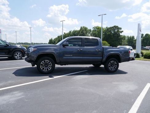 Used 2022 Toyota Tacoma TRD Sport image 8
