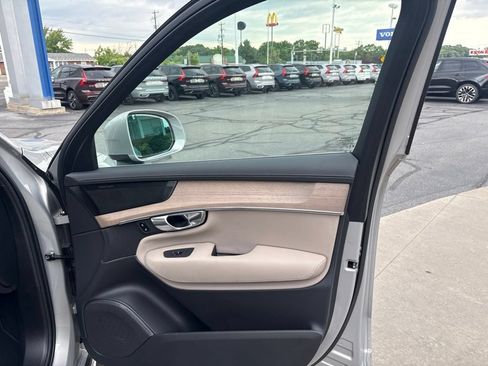 Certified 2025 Volvo XC90 B6 Plus AWD/4WD image 33