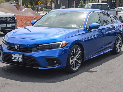 Used 2022 Honda Civic Touring image 3