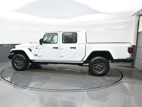 New 2026 Jeep Gladiator Sport image 3