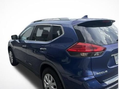 Used 2017 Nissan Rogue S w/ S Appearance Package FWD image 8