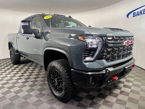 Used 2025 Chevrolet Silverado 2500 ZR2 w/ Technology Package AWD/4WD image 8