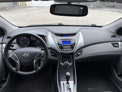Used 2013 Hyundai Elantra GLS w/ Preferred Pkg image 12