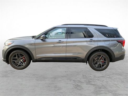 Used 2025 Ford Explorer ST-Line w/ ST-Line Street Pack image 5