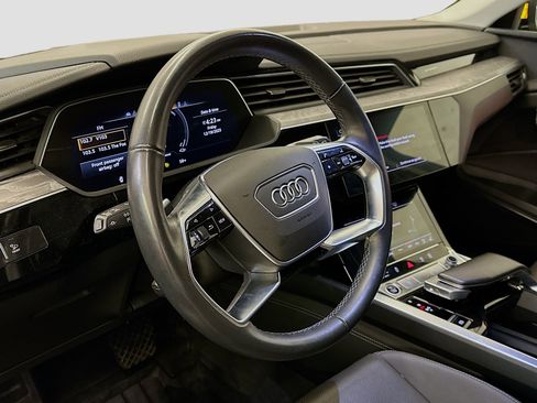 Used 2023 Audi e-tron Premium Plus w/ Premium Plus Package image 18