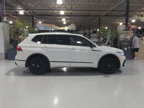 Used 2022 Volkswagen Tiguan SE R-Line FWD image 7