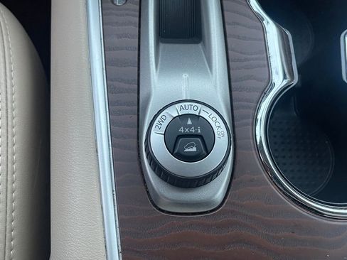 Used 2019 Nissan Pathfinder Platinum image 31