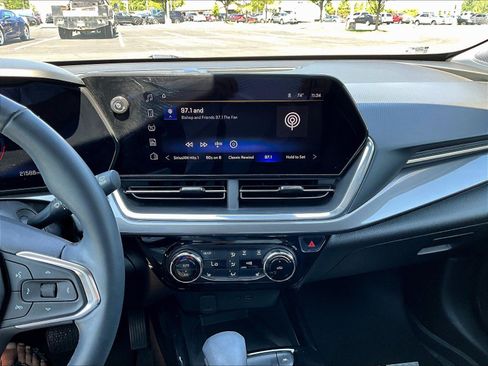 Used 2024 Chevrolet Trax ACTIV w/ Sunroof Package FWD image 15