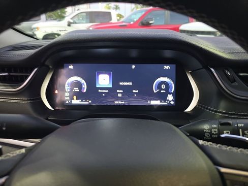 Used 2022 Jeep Grand Cherokee Limited image 22