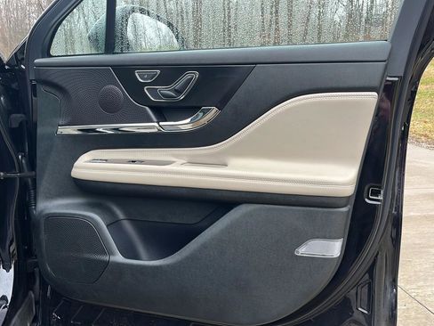 Used 2025 Lincoln Corsair Premiere w/ Equipment Group 101A image 23