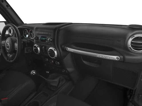 Used 2016 Jeep Wrangler Unlimited Sahara w/ Connectivity Group AWD/4WD image 19