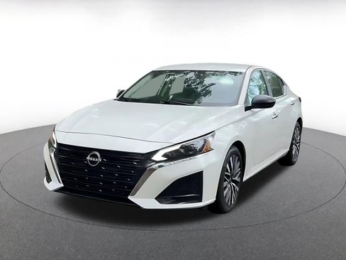 Used 2025 Nissan Altima 2.5 SV image 8