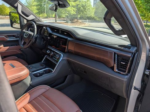 Used 2025 GMC Sierra 2500 Denali Ultimate image 17