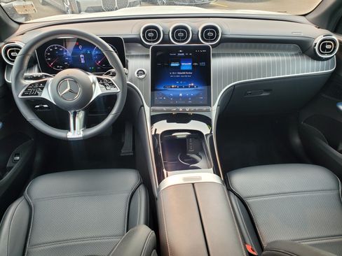 Used 2025 Mercedes-Benz GLC 300 image 27