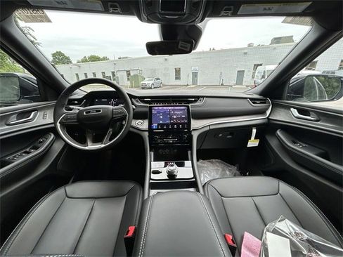 New 2025 Jeep Grand Cherokee L Limited image 12