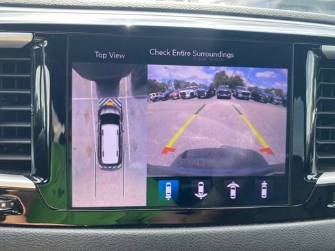 Used 2020 Chrysler Pacifica Touring-L Plus FWD image 31