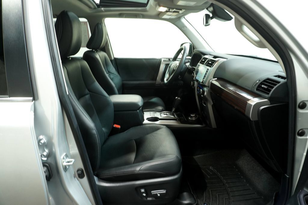 Used 2022 Toyota 4Runner Limited AWD/4WD image 11