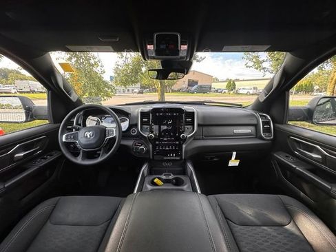 Used 2025 RAM 1500 Big Horn AWD/4WD image 4