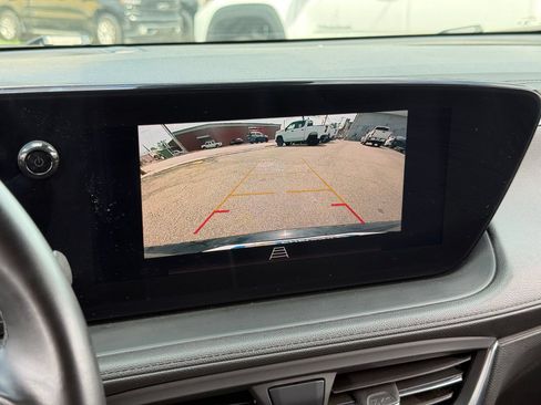 Used 2024 Buick Encore GX Sport Touring FWD image 25