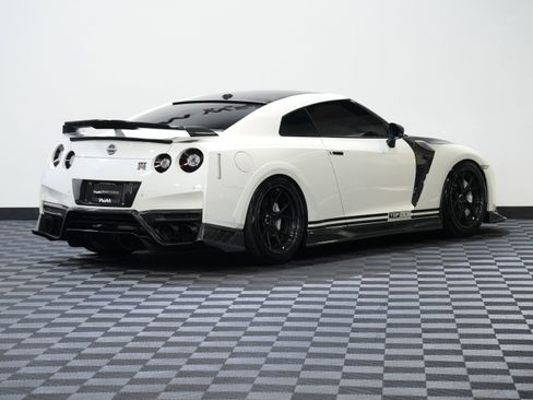 Used 2019 Nissan GT-R Premium w/ Premium Interior Package image 6