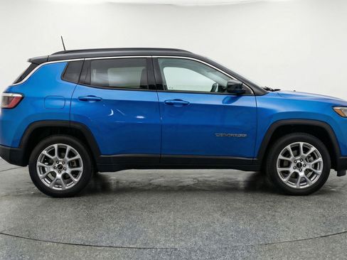 Used 2025 Jeep Compass Limited image 11