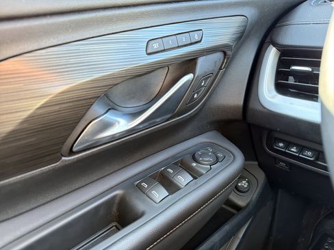 Used 2022 GMC Terrain SLT w/ Tech Package image 25