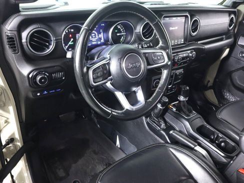 Used 2022 Jeep Wrangler Unlimited Sahara AWD/4WD image 9
